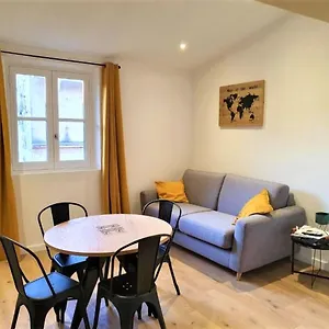 https://duplex-lumineux-dans-le-centre-ville-darles.fr-provencehotel.com